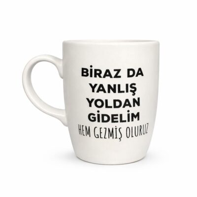 Handgefertigte Motivtasse "Biraz Da Yanlis Yoldan Gidelim"