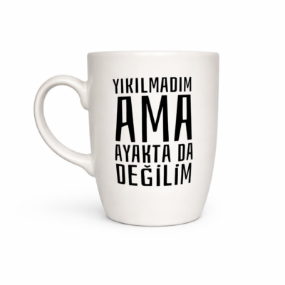 Handgefertigte Motivtasse "Yikilmadim Ama Ayakta Da Degilim"